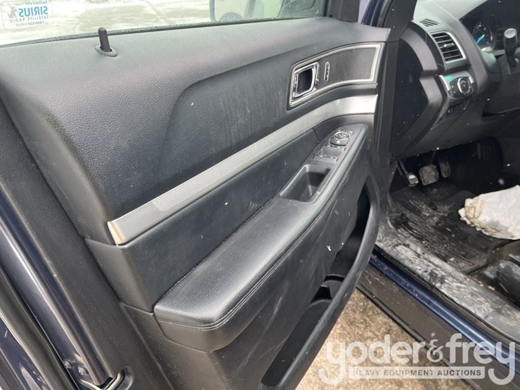 ford-explorer-xlt-image-16