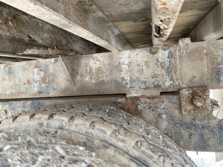 1983-ford-9000-image-32