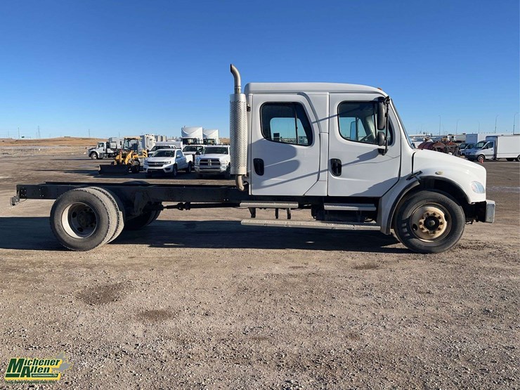2005-freightliner-m2-106-image-8