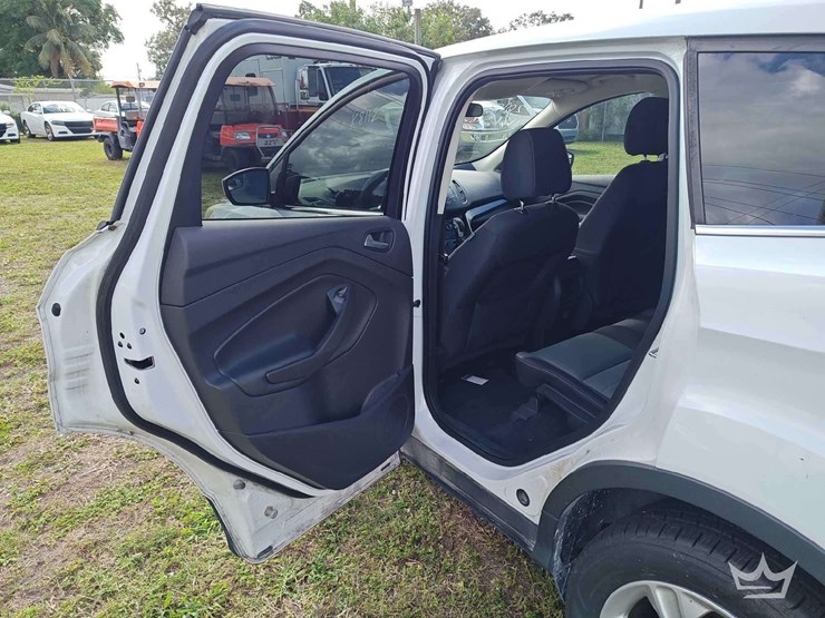 2015-ford-escape-image-10