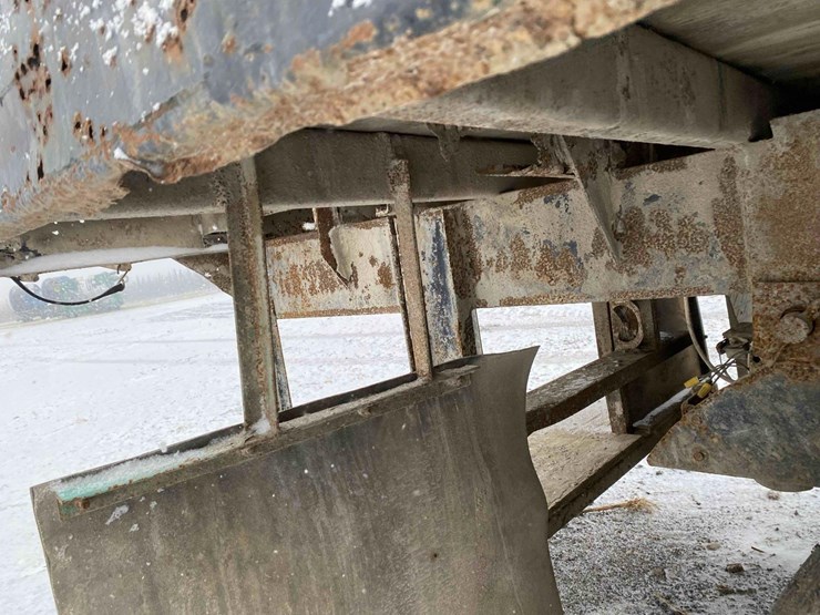 1983-ford-9000-image-24