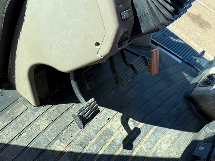 2016-case-ih-magnum-310-image-39