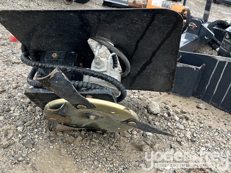 mini-hedge-trimmer-to-suit-mini-skidsteer-image-2