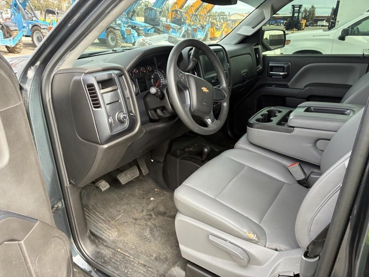 2018-chevrolet-silverado-crew-cab-image-12