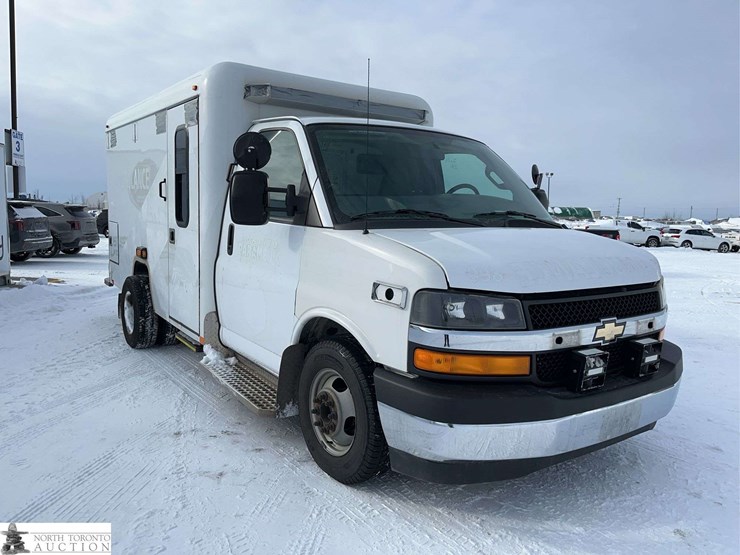 2017-chevrolet-express-s/a-ambulance-image-3