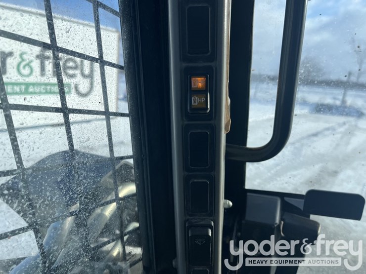 2017-new-holland-l234-image-38