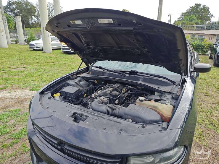 2015-dodge-charger-sedan-image-24