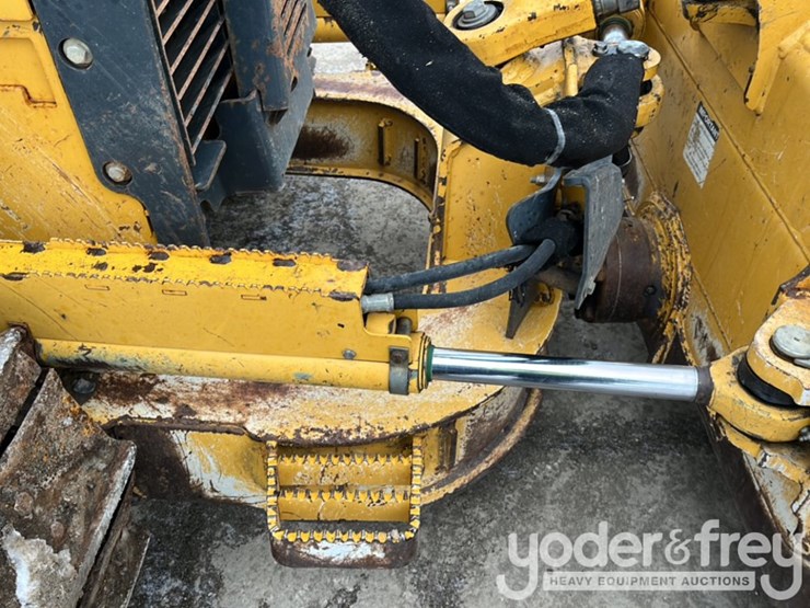 2015-deere-450j-image-12