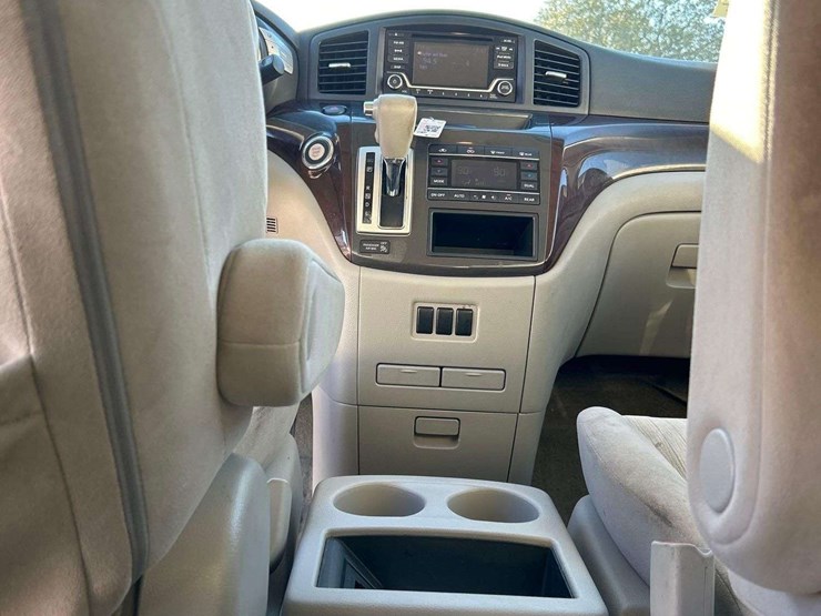 2017-nissan-quest-image-25