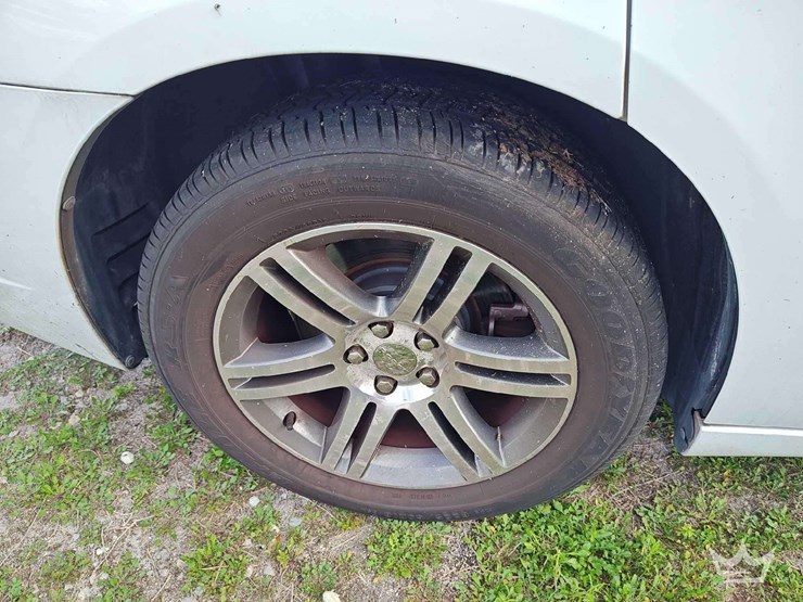 2013-dodge-charger-sedan-image-44