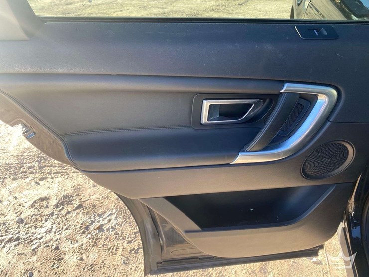 2016-land-rover-discovery-sport-4wd-suv-image-21