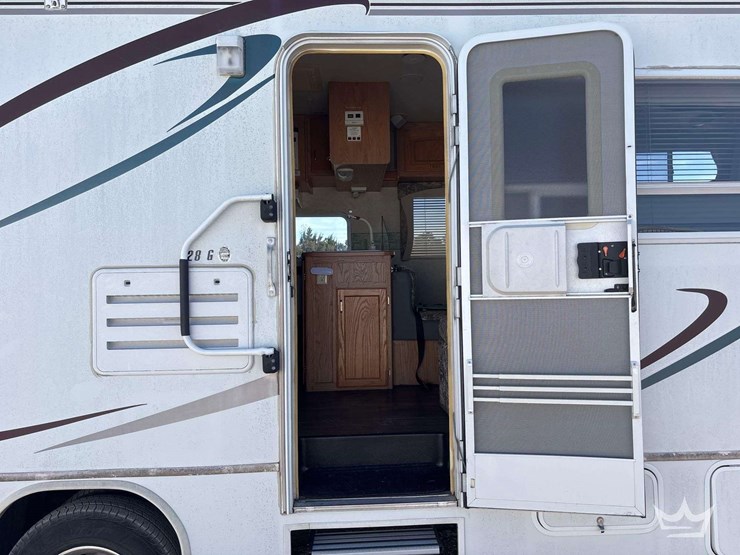 2004-ford-e450-image-39