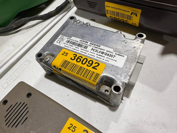#41-•-john-deere-application-controller-pcxl01b124207-inv#-36092-image-2