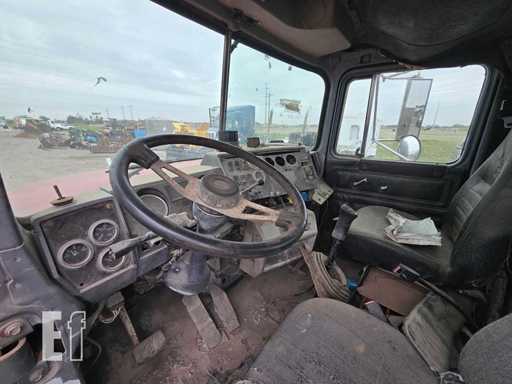 2003-mack-rd688s-image-14