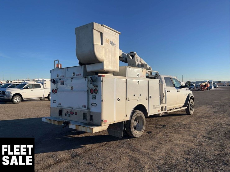 2014-ram-5500-4x4-s/a-bucket-truck-image-4