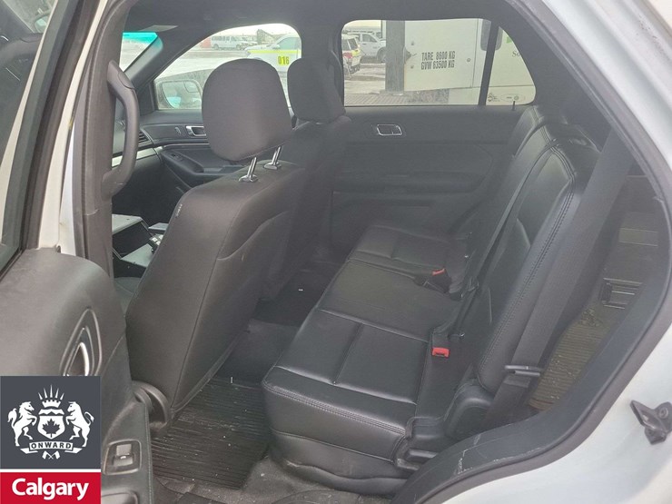 2016-ford-explorer-image-13