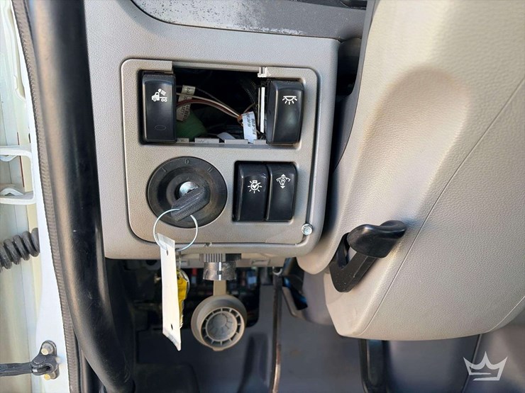 2013-peterbilt-567-image-14