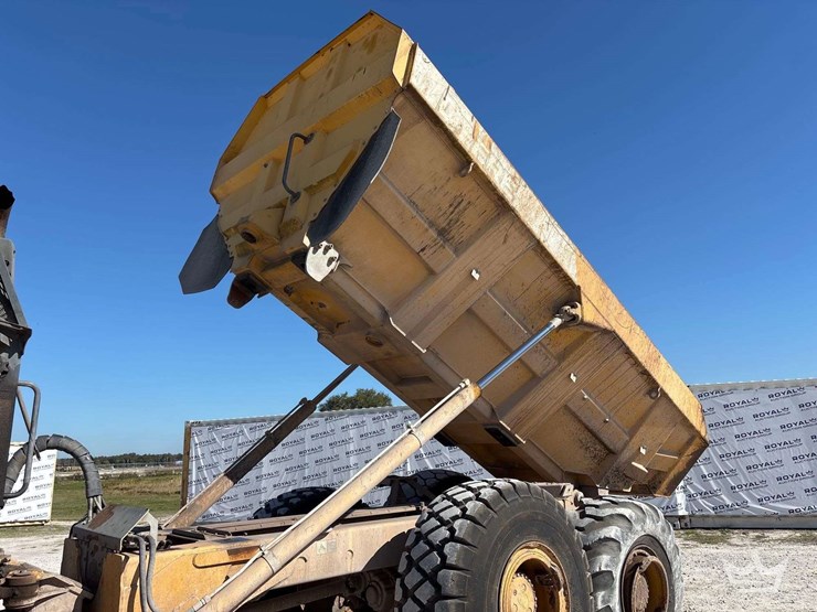 2006-deere-250d-image-7