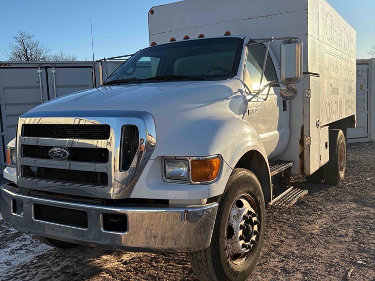 2007-ford-f750-xl-image-1