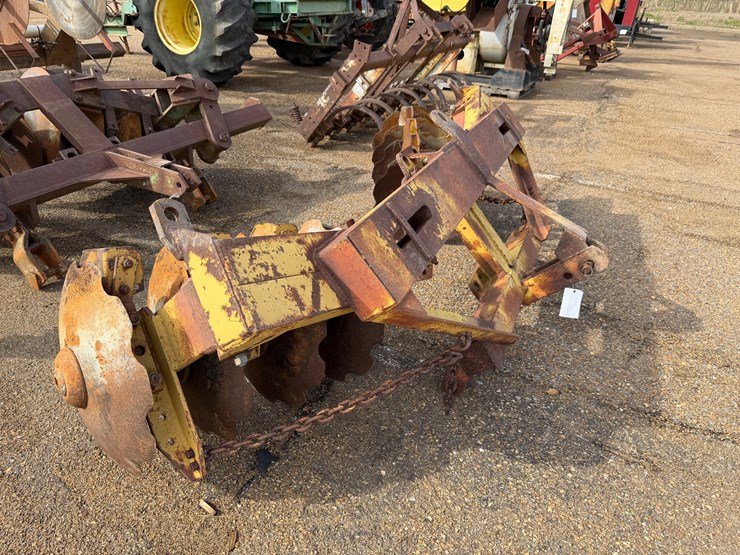 #7746-•-levee-disk-image-2