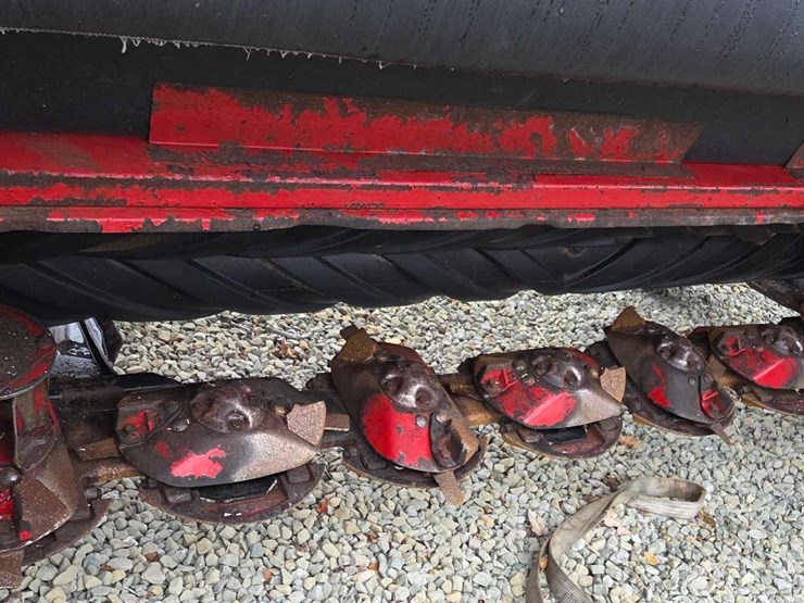 2020-new-holland-210-image-9