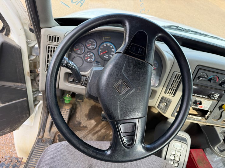 2018-international-durastar-4400-image-18