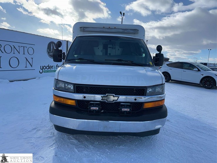 2016-chevrolet-express-s/a-ambulance-image-2