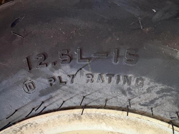 new-12.5l---15-implement-tire-w/rim-image-3