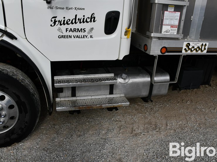 2008-freightliner-m2-106-image-14