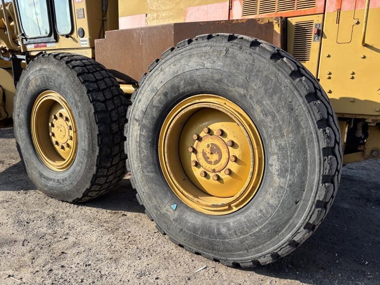 2005-caterpillar-143h-image-28