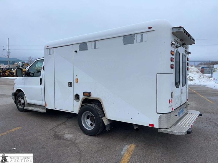 2017-chevrolet-express-s/a-ambulance-image-2