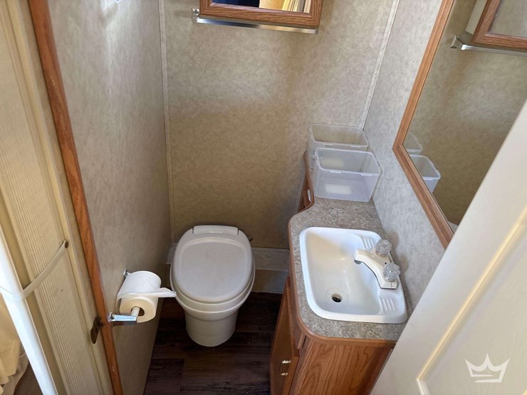 2004-ford-e450-image-60