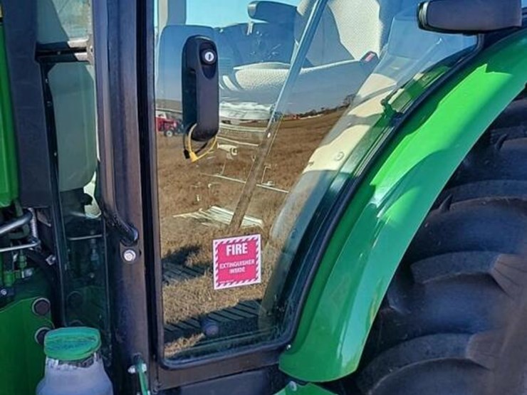 2015-john-deere-5075e-image-15