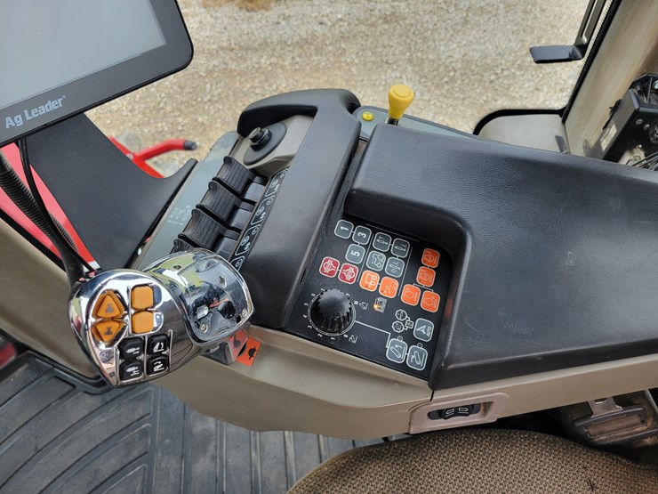 2014-case-ih-400-image-24