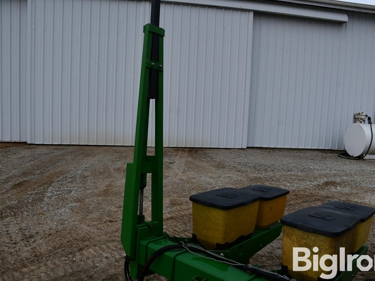 john-deere-6r30-planter-image-12