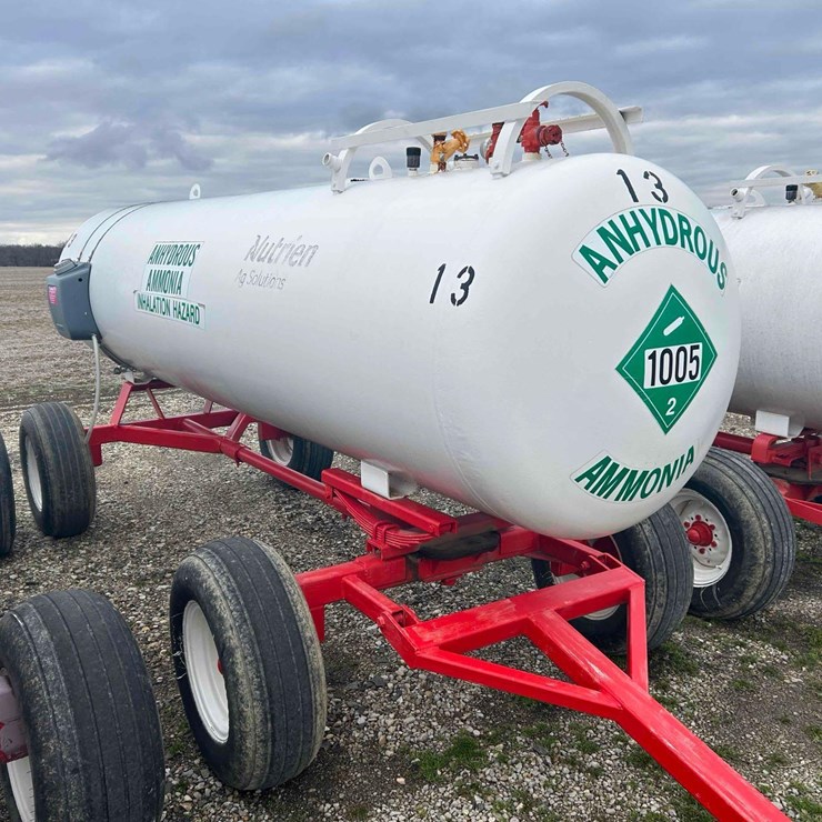 1000 Gal. NH3 Tank on Gear #13