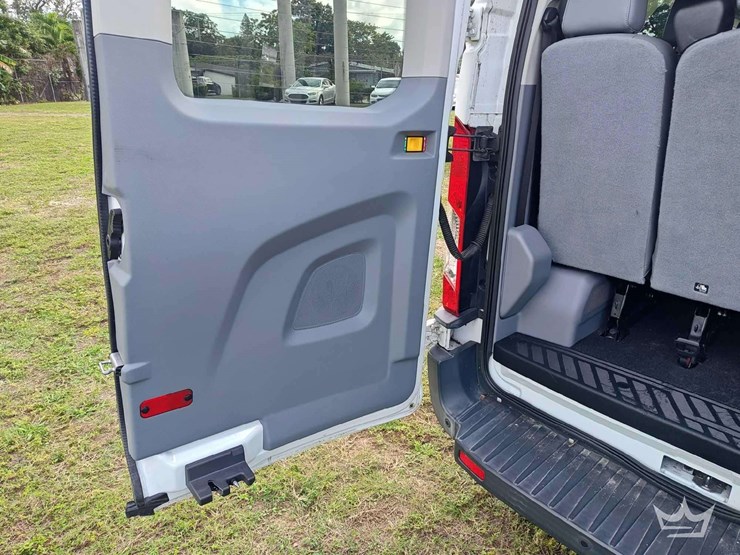 2018-ford-transit-image-18