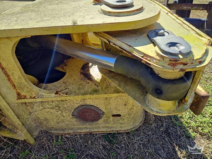 2013-john-deere-hydraulic-grapple-tractor-attachment-image-8