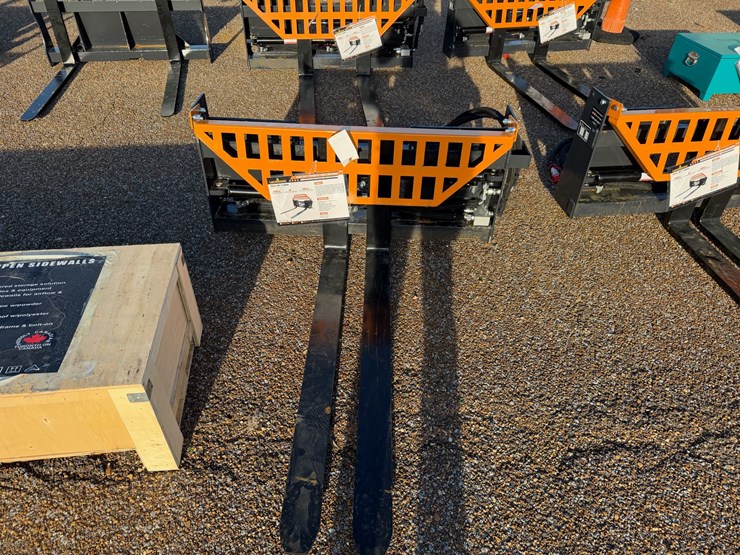 #7865-•-skid-steer-hydraulic-pallet-forks-image-4