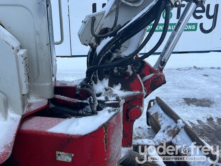 2013-takeuchi-tb153fr-image-11