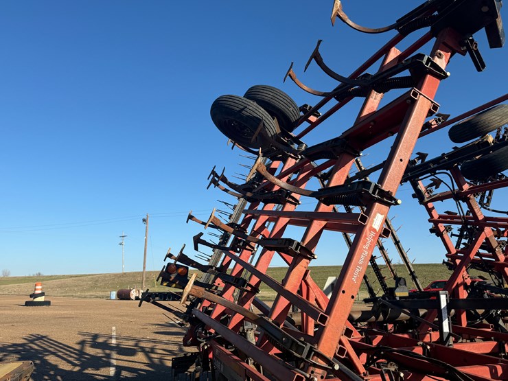 #7740-•-case-ih-tigermate-2-tm-14ft-field-cultivator-image-16