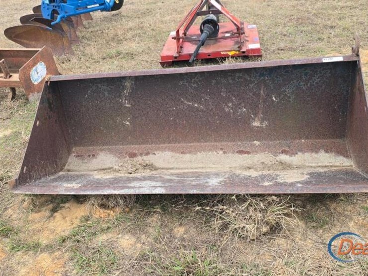 7'-bucket-for-tractor-image-1