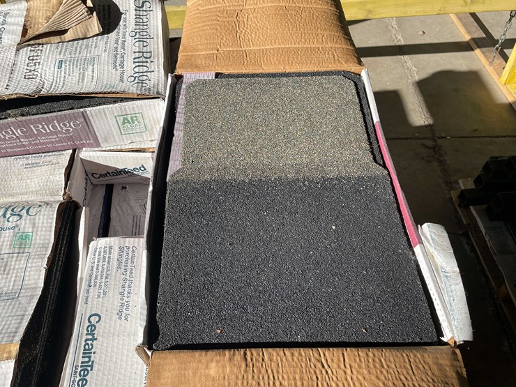 #2781-•-pallet-of-certainteed-shingles-image-10