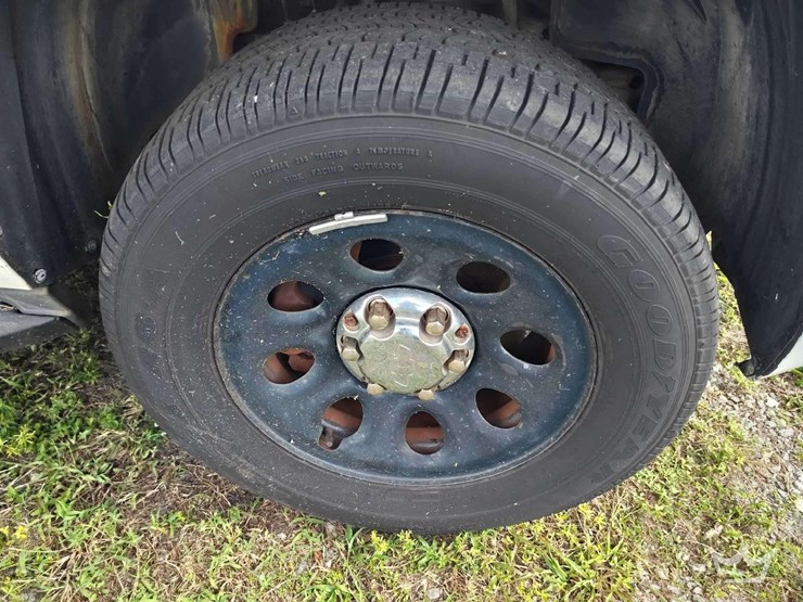 2012-chevrolet-tahoe-image-43