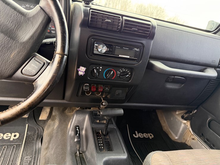 2004-jeep-wrangler-image-21