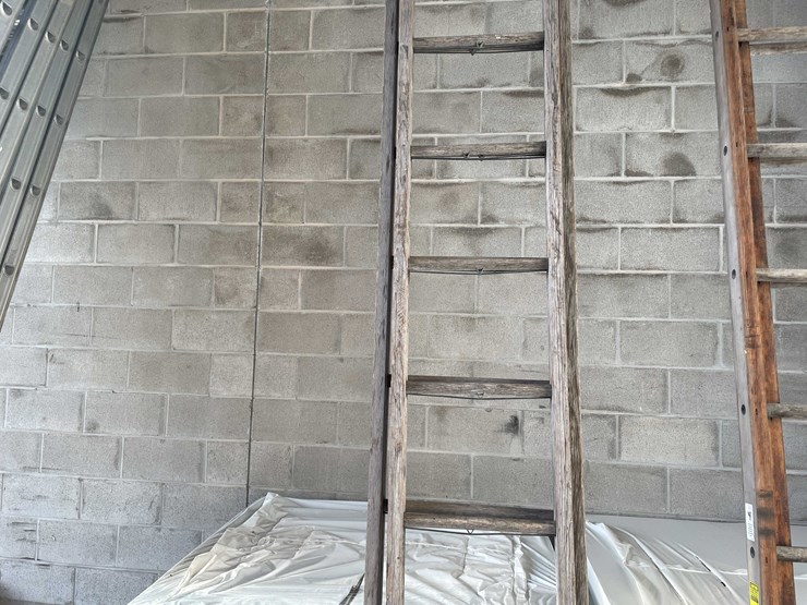 #2299-•-wooden-extension-ladder-image-3