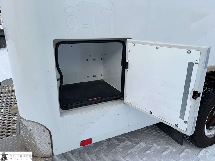 2017-chevrolet-express-s/a-ambulance-image-33