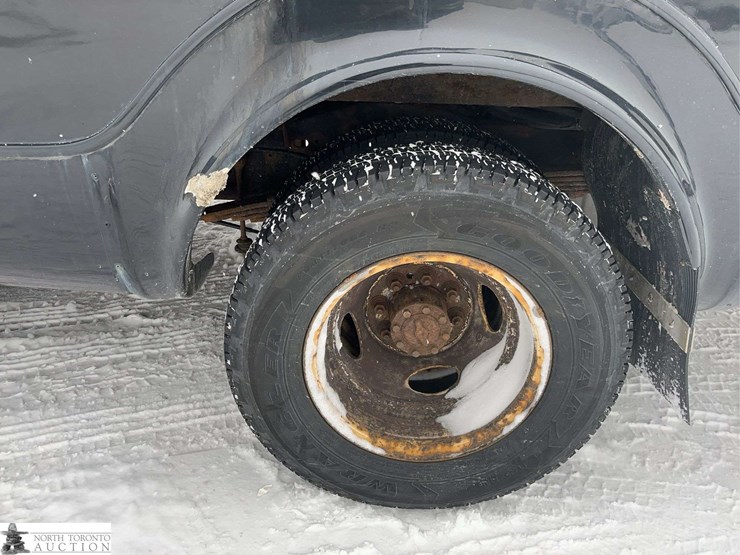 2009-ford-e-series-s/a-24-passenger-bus-image-12