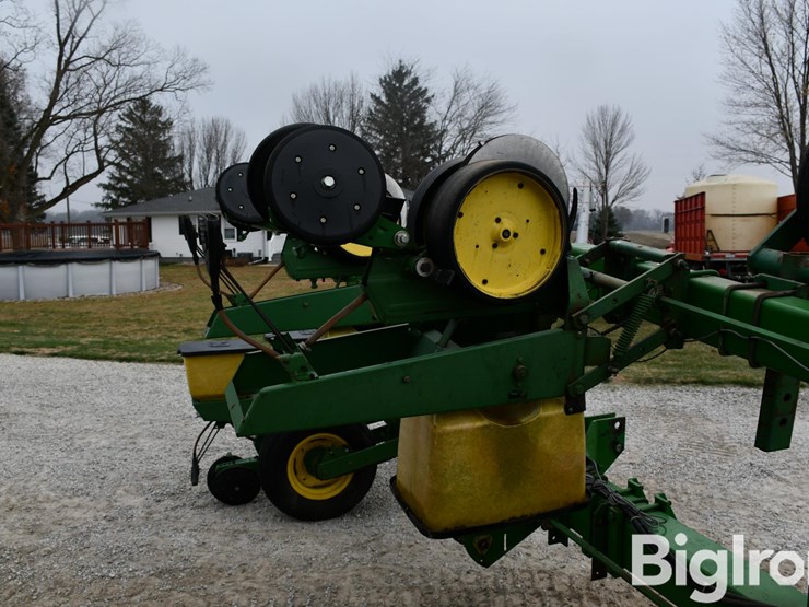 john-deere-male-row-4-0/4-1-planter-image-18