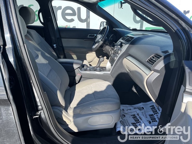 2013-ford-explorer-image-36